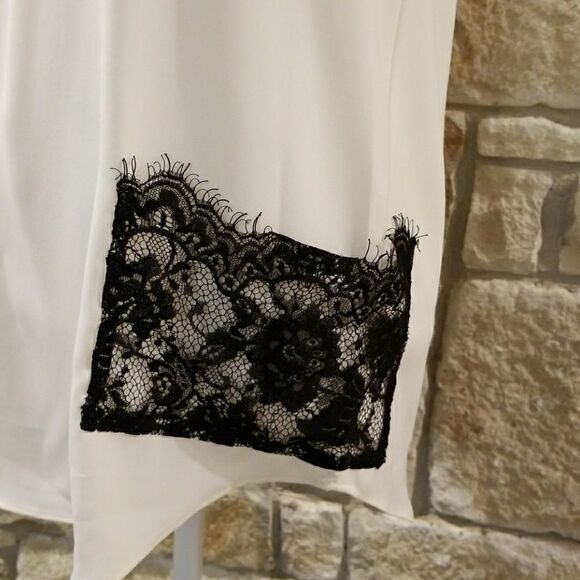Lc Lauren Conrad Ivory Top, Lace Pocket Short sleeve Size Small - Picture 5 of 7